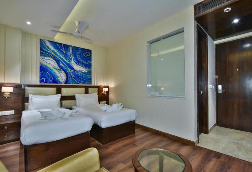 Camera Deluxe, Br Grand With Nimo Club Amritsar 5 Mint From Golden Temple