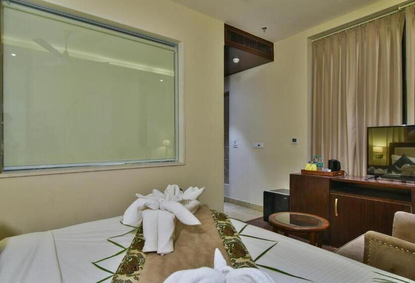 Camera Deluxe, Br Grand With Nimo Club Amritsar 5 Mint From Golden Temple