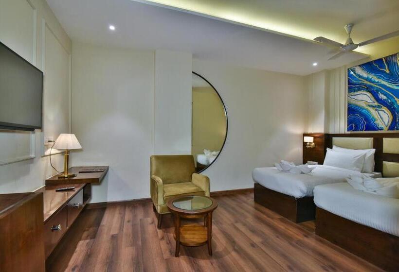 Camera Deluxe, Br Grand With Nimo Club Amritsar 5 Mint From Golden Temple