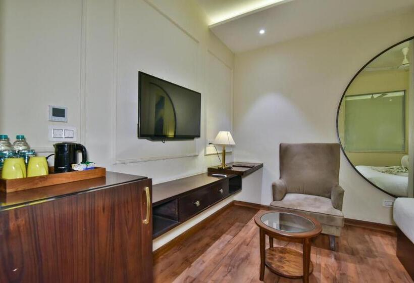 Camera Deluxe, Br Grand With Nimo Club Amritsar 5 Mint From Golden Temple