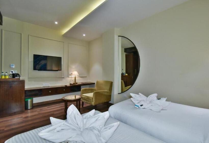 Camera Deluxe, Br Grand With Nimo Club Amritsar 5 Mint From Golden Temple