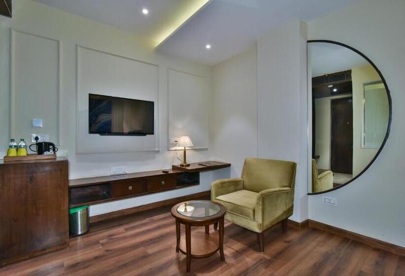 Camera Deluxe, Br Grand With Nimo Club Amritsar 5 Mint From Golden Temple