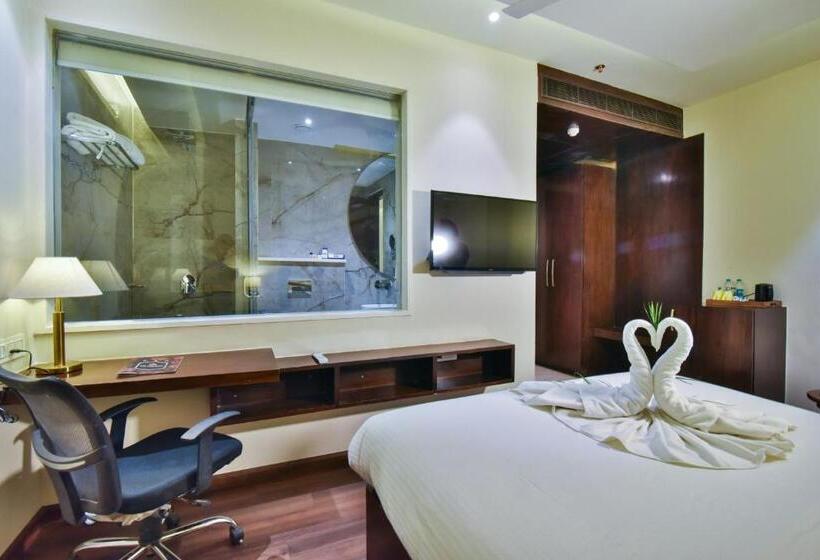 Suite Executive, Br Grand With Nimo Club Amritsar 5 Mint From Golden Temple