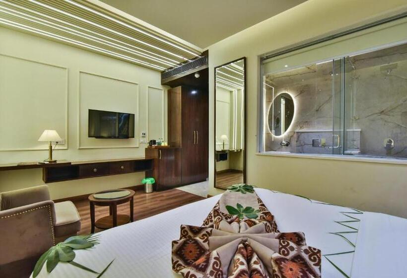 Suite Executive, Br Grand With Nimo Club Amritsar 5 Mint From Golden Temple