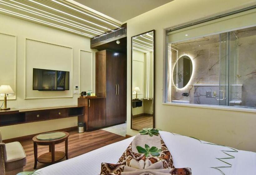 Suite Executive, Br Grand With Nimo Club Amritsar 5 Mint From Golden Temple