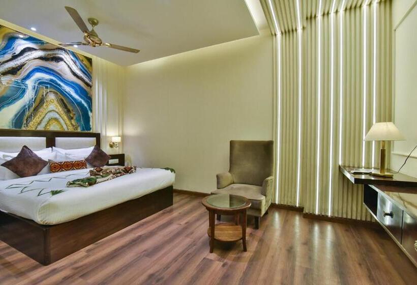 Suite Executive, Br Grand With Nimo Club Amritsar 5 Mint From Golden Temple