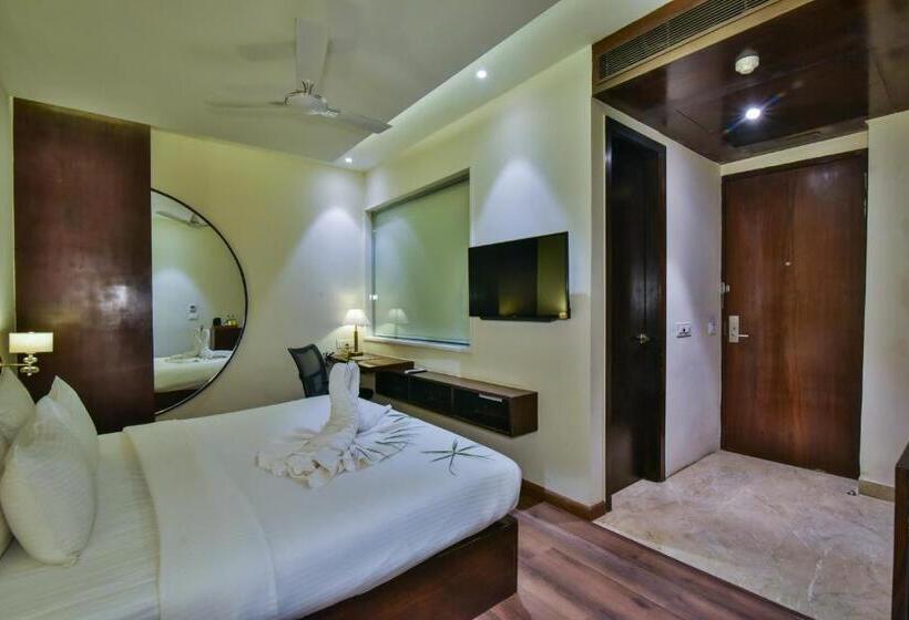 Suite Executive, Br Grand With Nimo Club Amritsar 5 Mint From Golden Temple