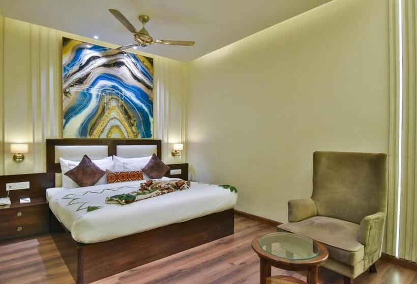 Suite Executive, Br Grand With Nimo Club Amritsar 5 Mint From Golden Temple