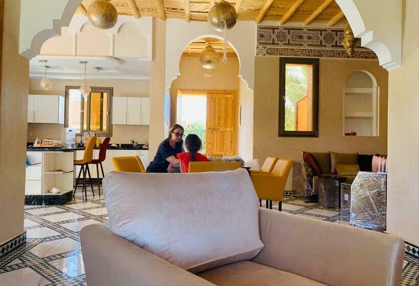 패밀리 방갈로, Dar Hnini