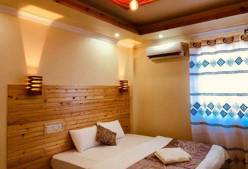 اتاق لوکس, Mariana Inn