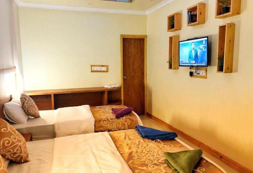 اتاق لوکس سه تخته, Mariana Inn