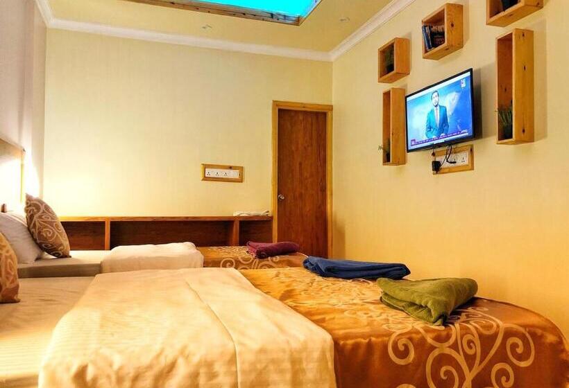 اتاق لوکس سه تخته, Mariana Inn