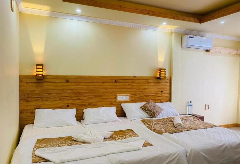 اتاق خانوادگی, Mariana Inn