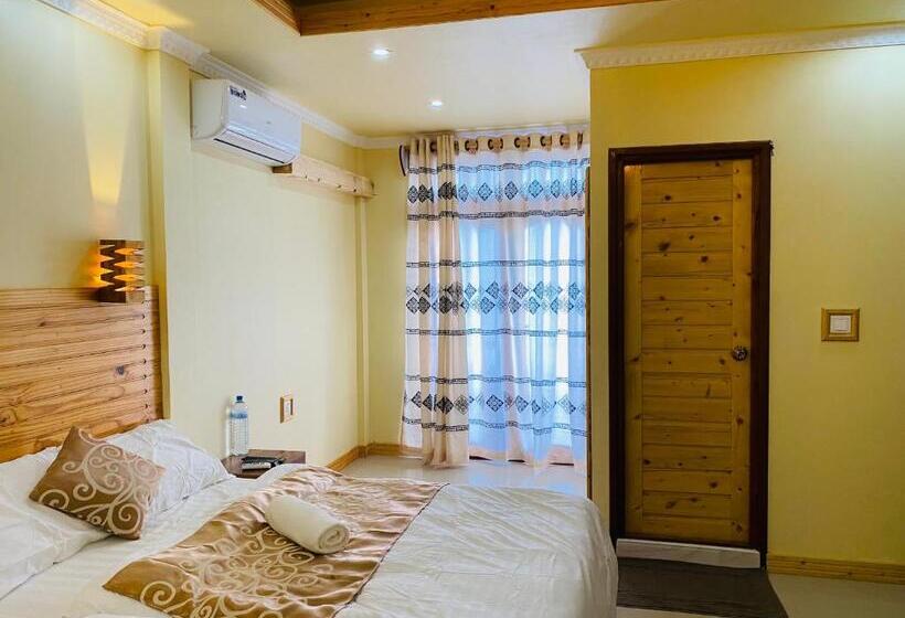 اتاق خانوادگی, Mariana Inn