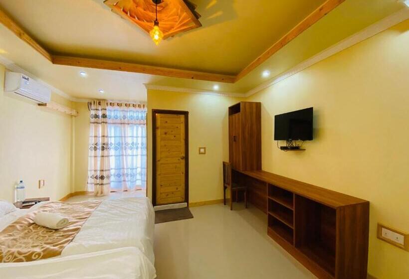 اتاق خانوادگی, Mariana Inn