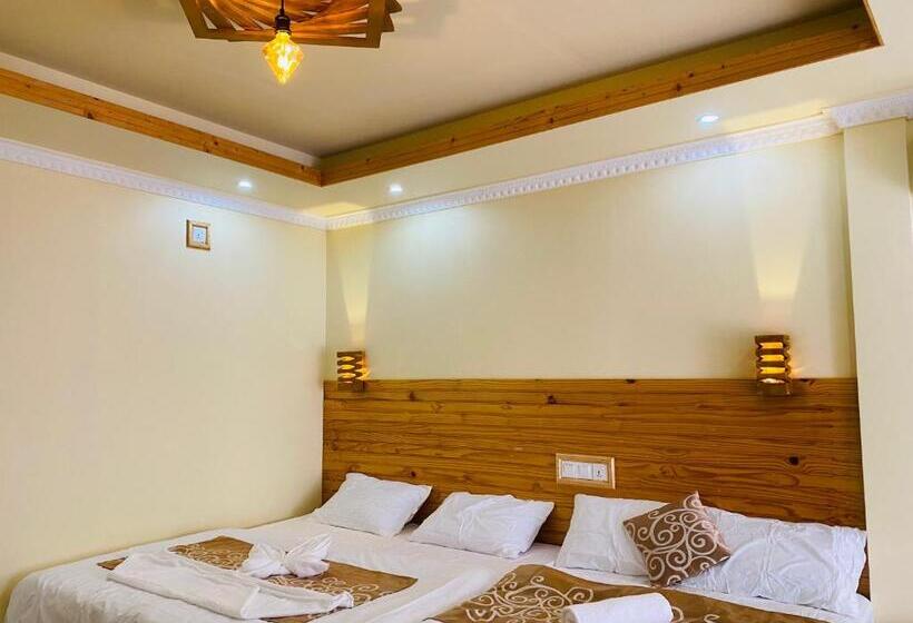 اتاق خانوادگی, Mariana Inn