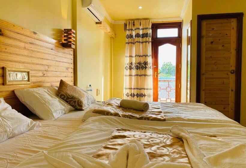 اتاق خانوادگی, Mariana Inn