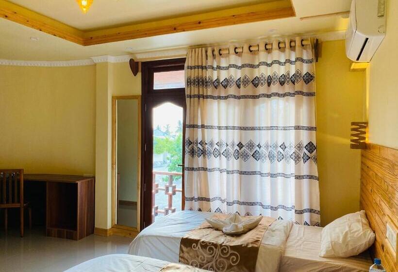 اتاق لوکس با بالکن, Mariana Inn