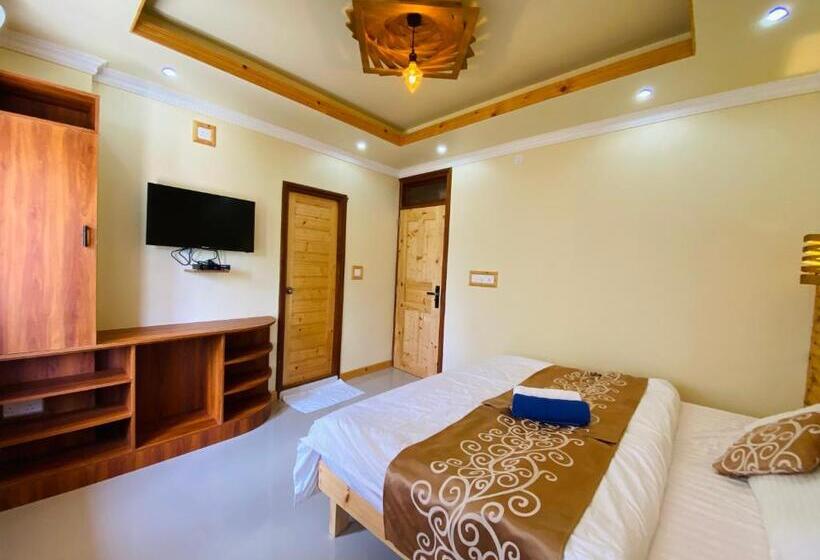 اتاق لوکس, Mariana Inn