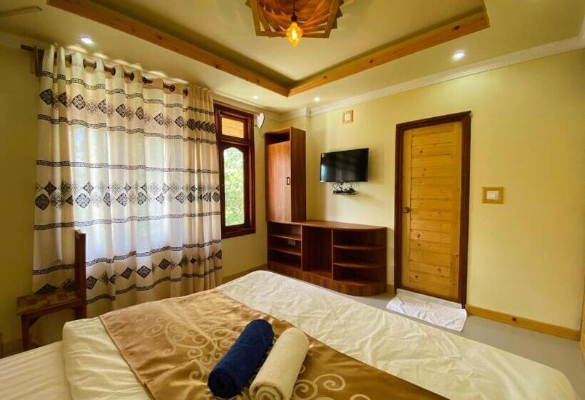 اتاق لوکس, Mariana Inn