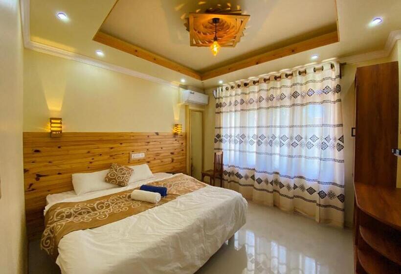 اتاق لوکس, Mariana Inn