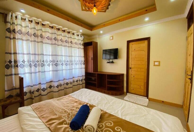 اتاق لوکس, Mariana Inn