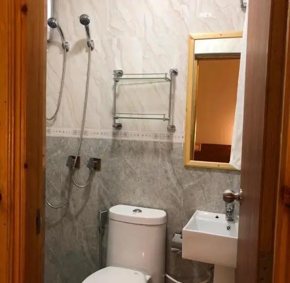 اتاق لوکس, Mariana Inn