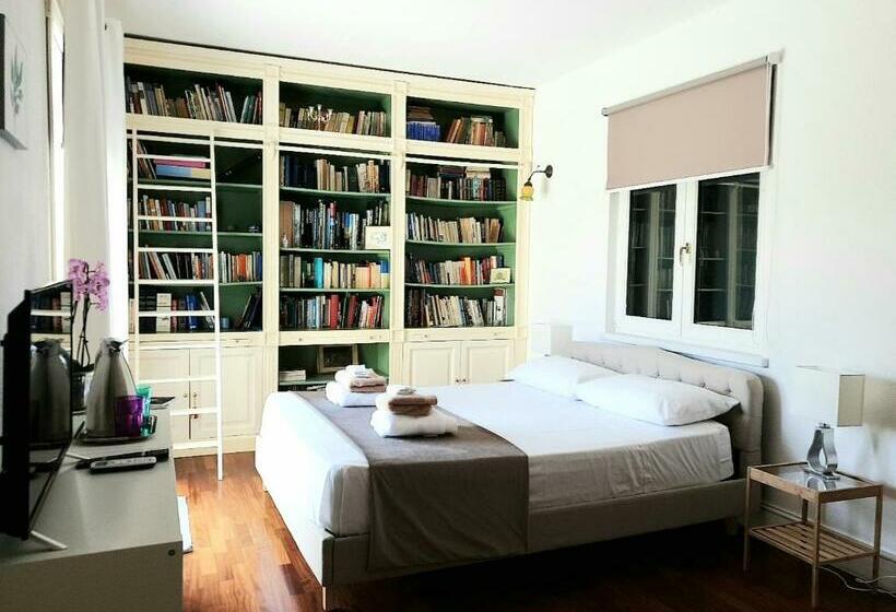 带露台的小型套房, Villa Luce B&b