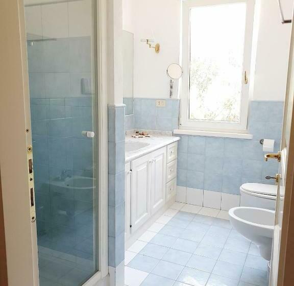 带露台的小型套房, Villa Luce B&b