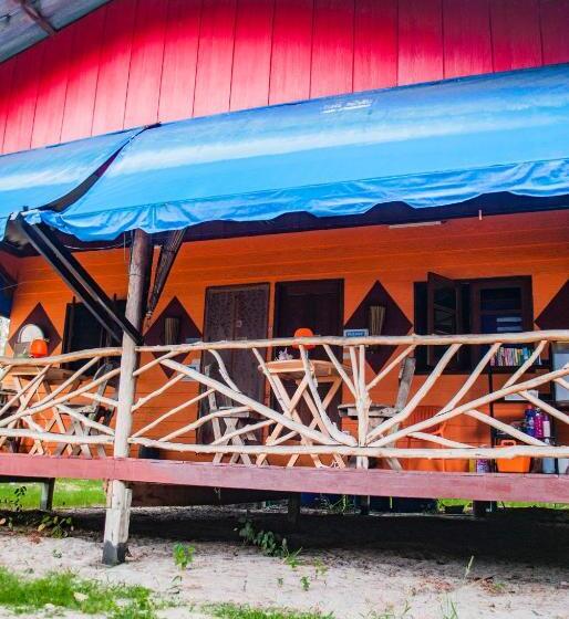 חדר לארבעה סטנדרטי עם מרפסת, Bb Dorm Koh Kood