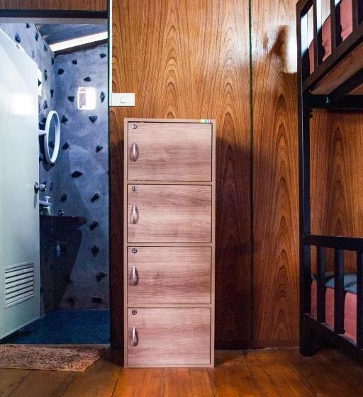 חדר לארבעה סטנדרטי עם מרפסת, Bb Dorm Koh Kood