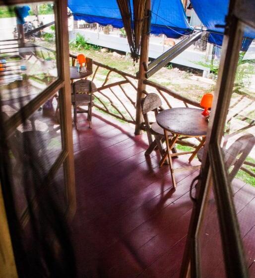 חדר לארבעה סטנדרטי עם מרפסת, Bb Dorm Koh Kood