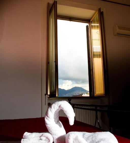 اتاق استاندارد سه نفره, I Sorrisi Di Napoli