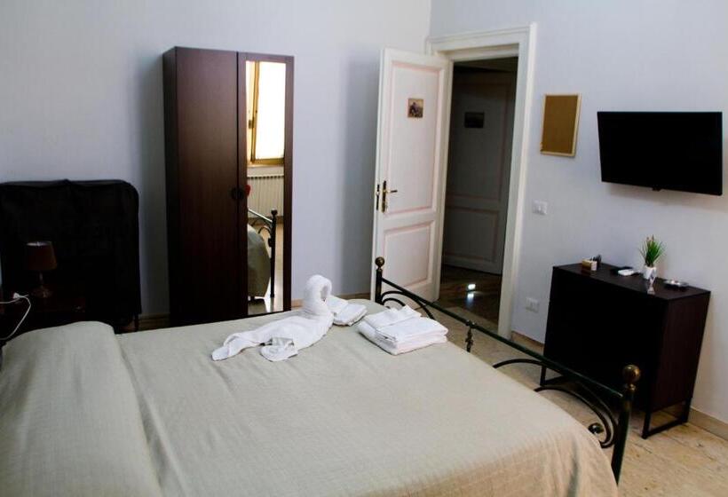 اتاق لوکس, I Sorrisi Di Napoli