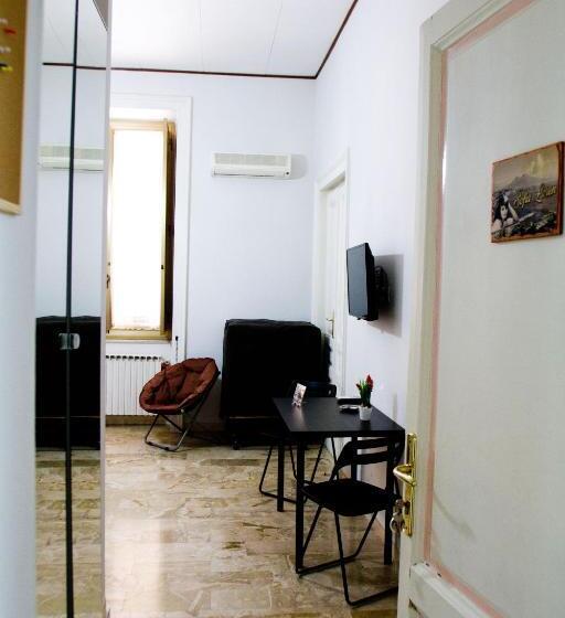 اتاق استاندارد سه نفره, I Sorrisi Di Napoli