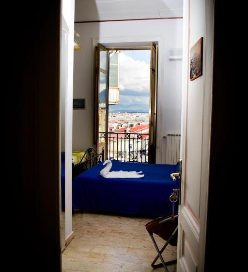 اتاق لوکس, I Sorrisi Di Napoli