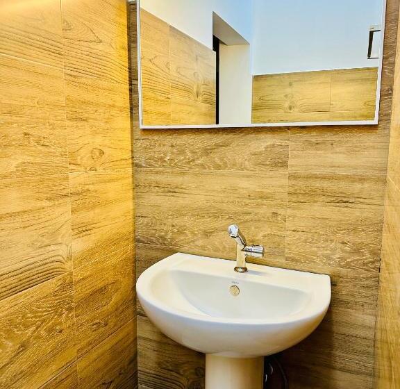 豪华三人间, Lake View Cottage