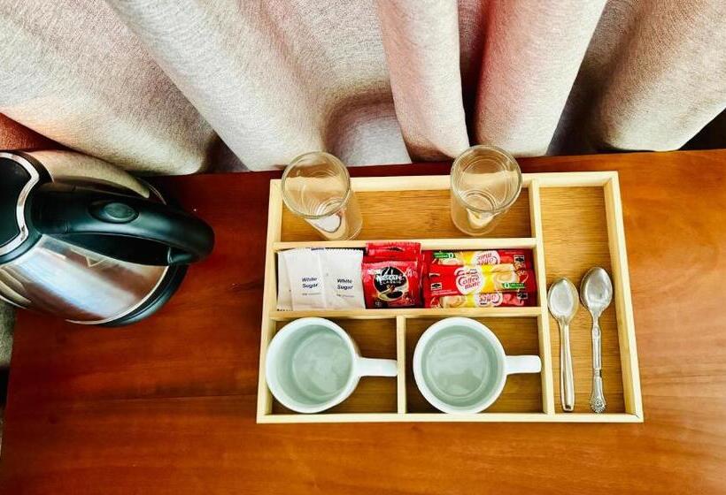 豪华三人间, Lake View Cottage