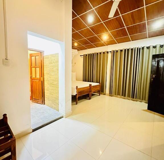 豪华三人间, Lake View Cottage