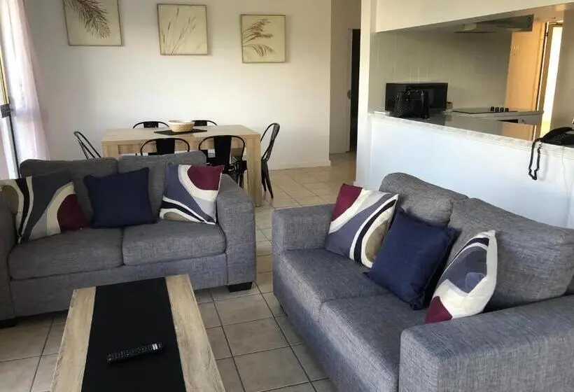 דירת 2 חדרים נוף לים, Coral Towers Holiday Suites