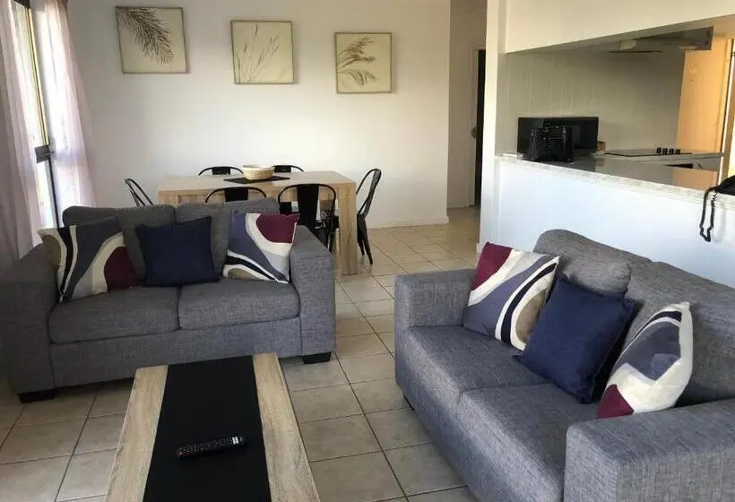 דירת 2 חדרים נוף לים, Coral Towers Holiday Suites