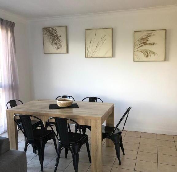 דירת 2 חדרים נוף לים, Coral Towers Holiday Suites