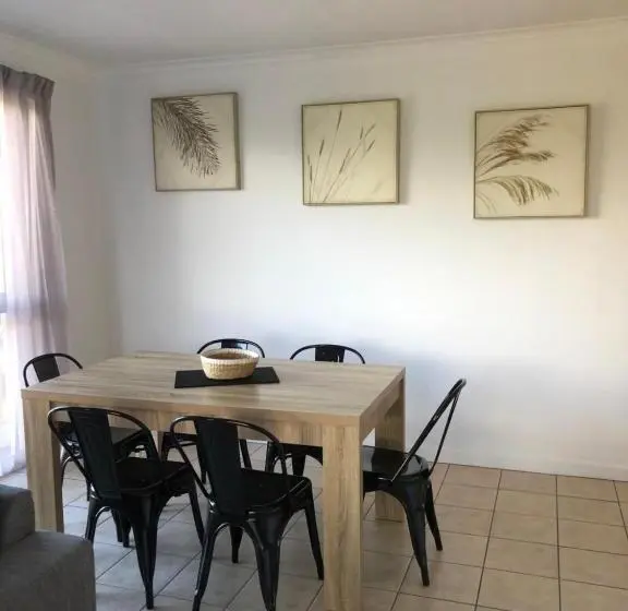 דירת 2 חדרים נוף לים, Coral Towers Holiday Suites