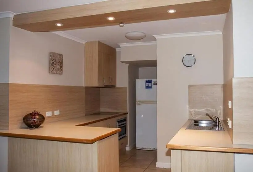 דירת 2 חדרים נוף לים, Coral Towers Holiday Suites