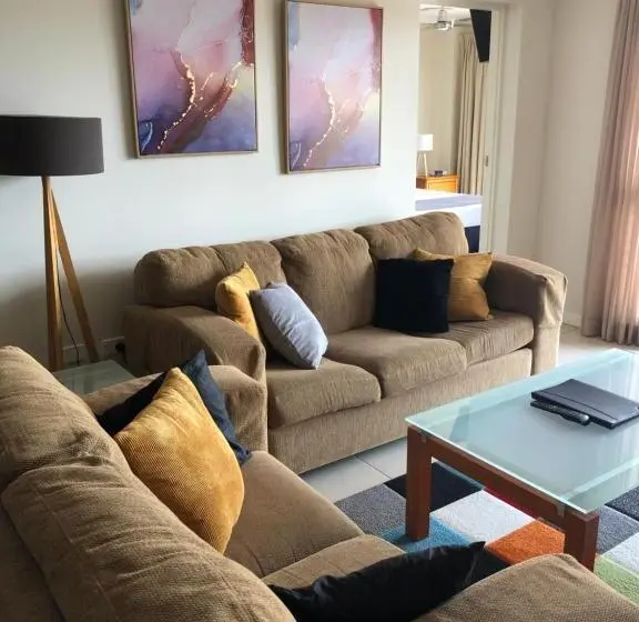 דירת דלוקס 2 חדרי שינה עם נוף לים, Coral Towers Holiday Suites