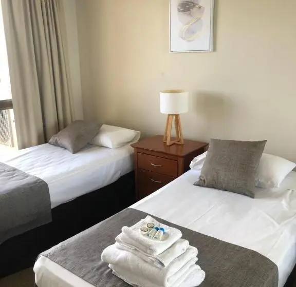 דירת דלוקס 2 חדרי שינה עם נוף לים, Coral Towers Holiday Suites