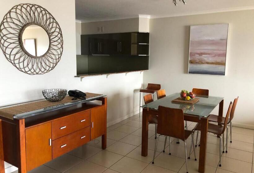 דירת דלוקס 2 חדרי שינה עם נוף לים, Coral Towers Holiday Suites