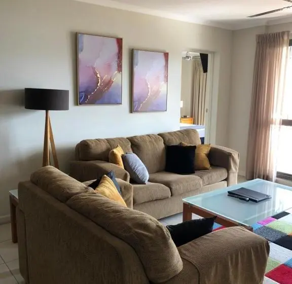 דירת דלוקס 2 חדרי שינה עם נוף לים, Coral Towers Holiday Suites