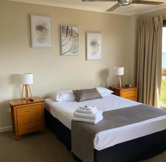 דירת דלוקס 2 חדרי שינה עם נוף לים, Coral Towers Holiday Suites