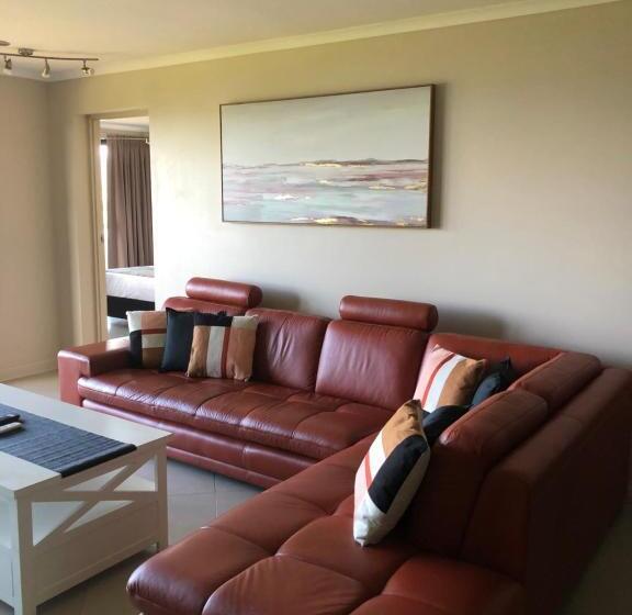 דירת דלוקס 2 חדרי שינה עם נוף לים, Coral Towers Holiday Suites